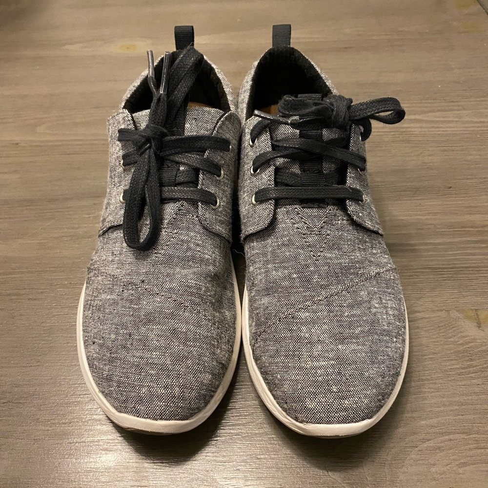 Toms Sneaker size W7